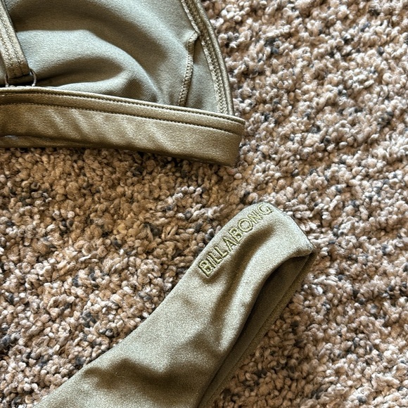 Billabong triangle bikini top and tanga bottoms - Picture 3 of 3